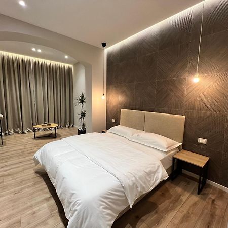 Enzo Rooms & Apartment Blloku ติรานา ภายนอก รูปภาพ