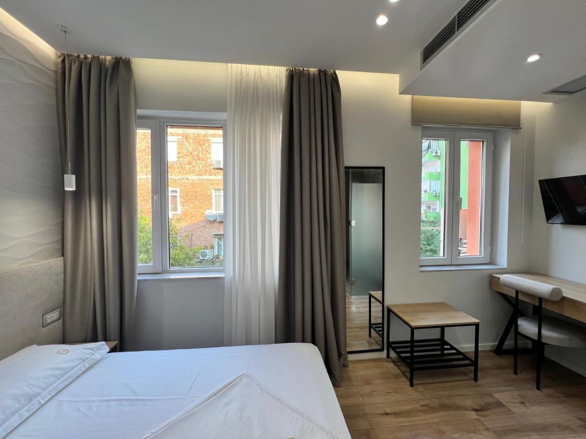 Enzo Rooms & Apartment Blloku ติรานา ภายนอก รูปภาพ