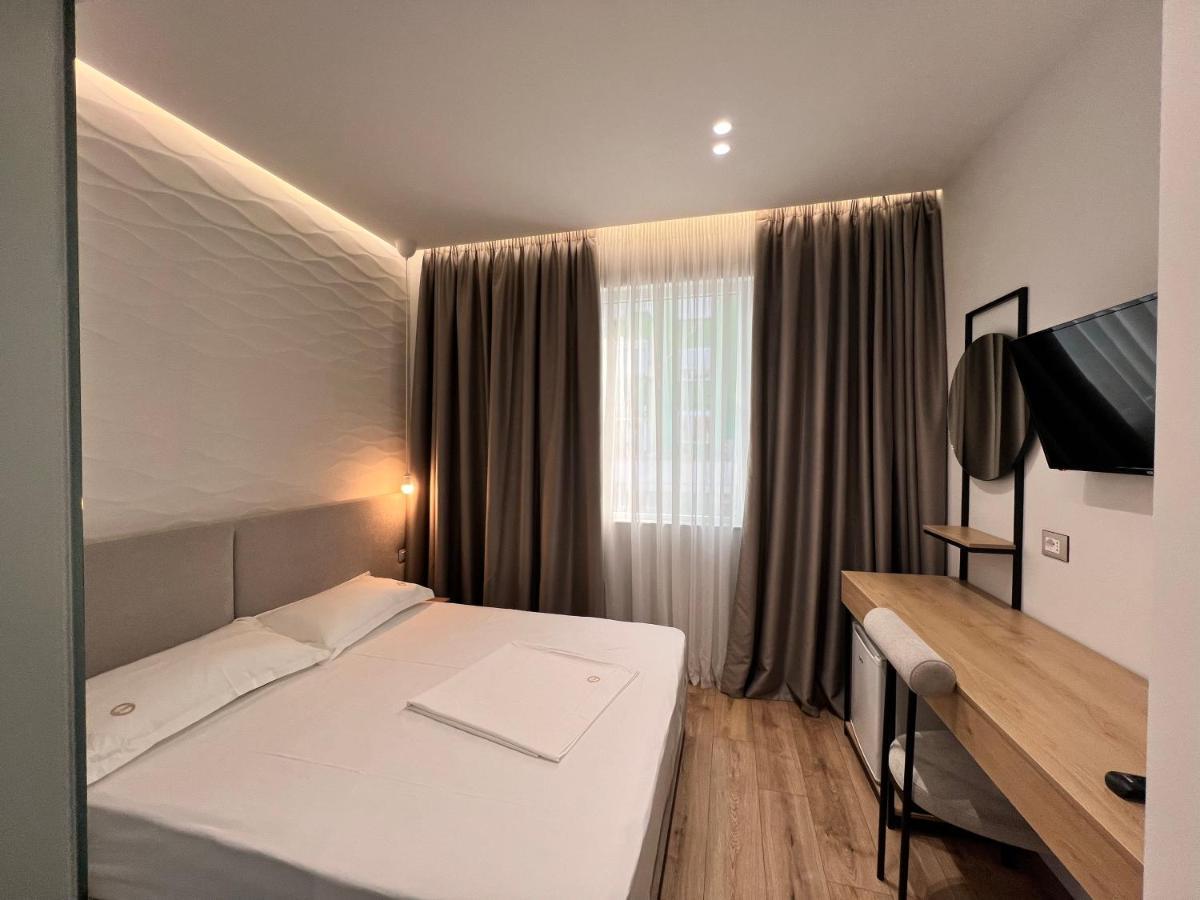Enzo Rooms & Apartment Blloku ติรานา ภายนอก รูปภาพ