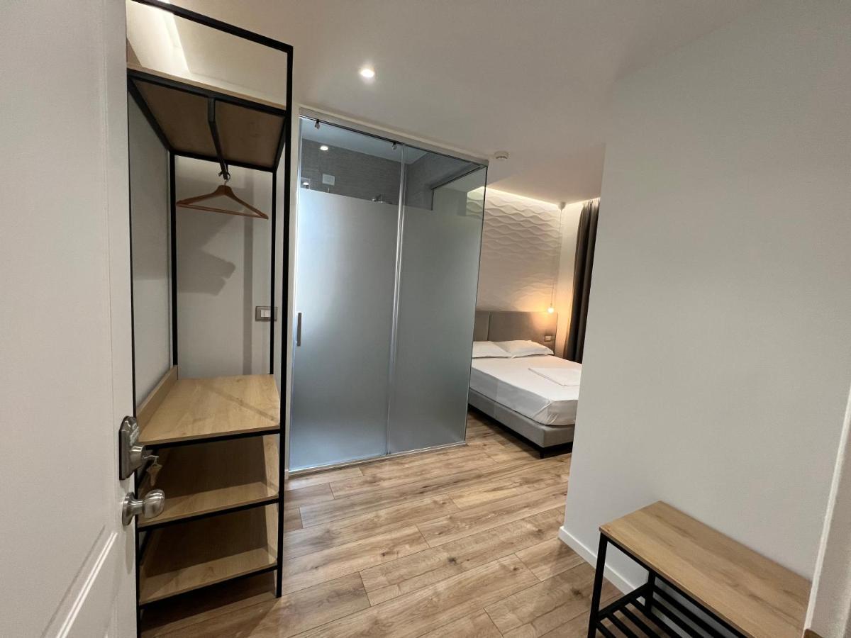 Enzo Rooms & Apartment Blloku ติรานา ภายนอก รูปภาพ