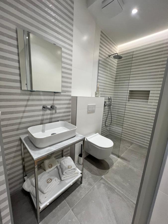 Enzo Rooms & Apartment Blloku ติรานา ภายนอก รูปภาพ