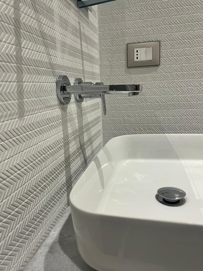 Enzo Rooms & Apartment Blloku ติรานา ภายนอก รูปภาพ