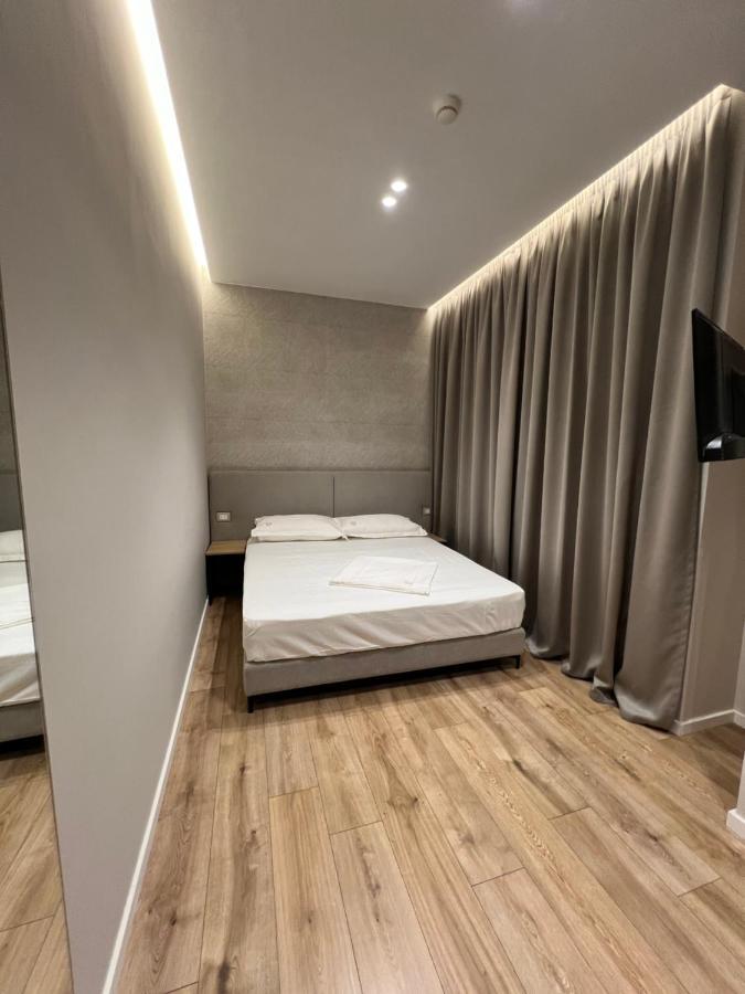 Enzo Rooms & Apartment Blloku ติรานา ภายนอก รูปภาพ