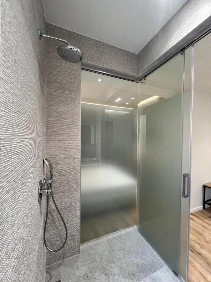Enzo Rooms & Apartment Blloku ติรานา ภายนอก รูปภาพ