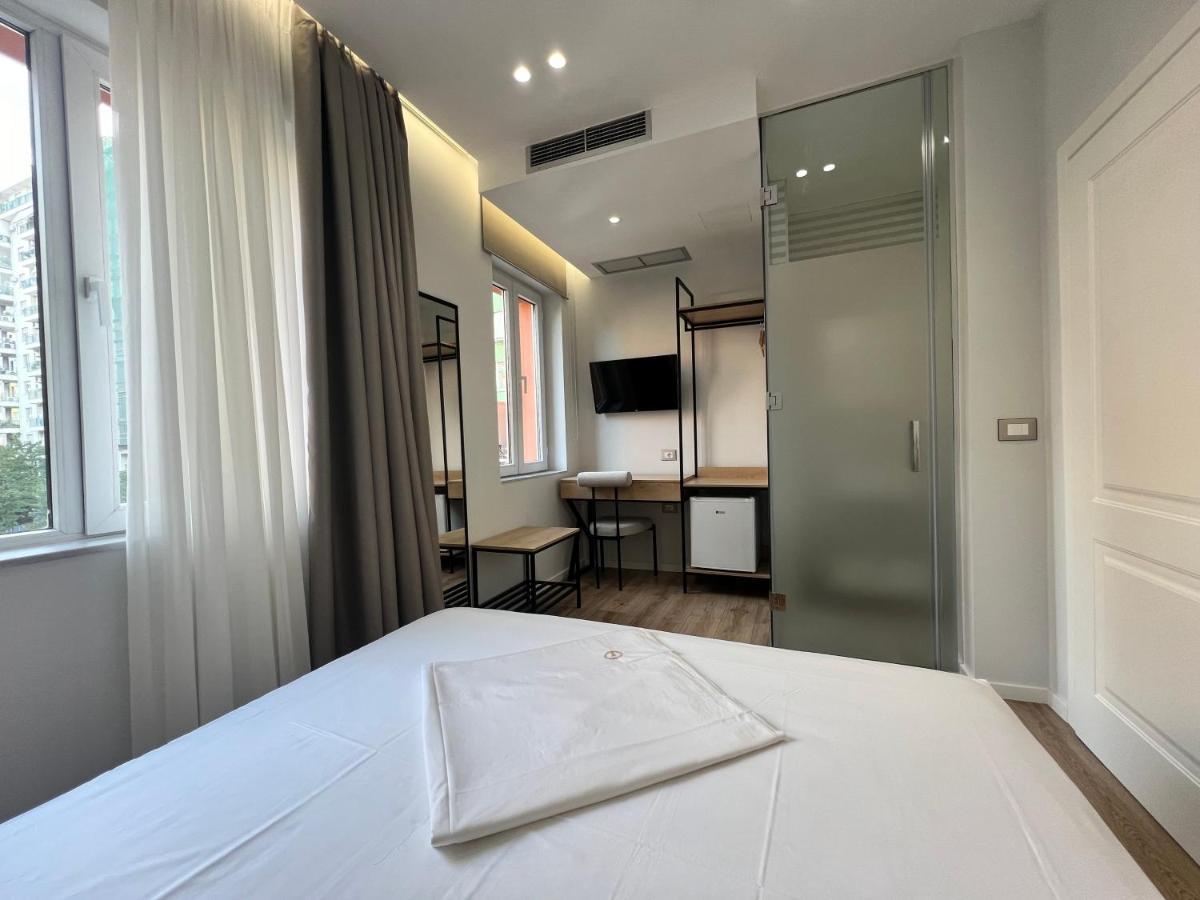 Enzo Rooms & Apartment Blloku ติรานา ภายนอก รูปภาพ
