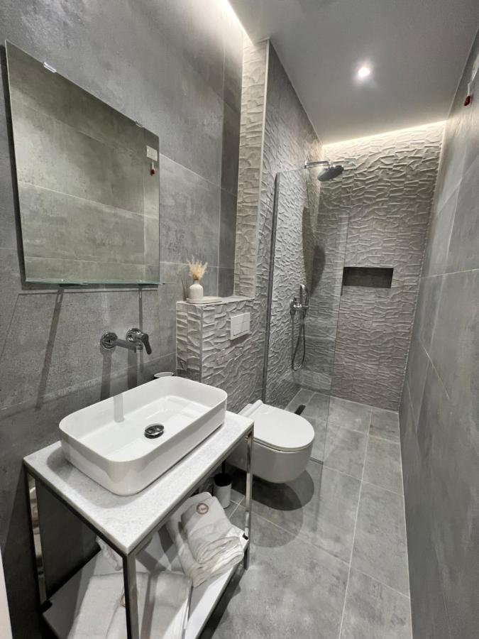 Enzo Rooms & Apartment Blloku ติรานา ภายนอก รูปภาพ