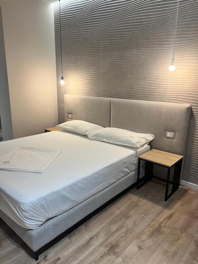 Enzo Rooms & Apartment Blloku ติรานา ภายนอก รูปภาพ