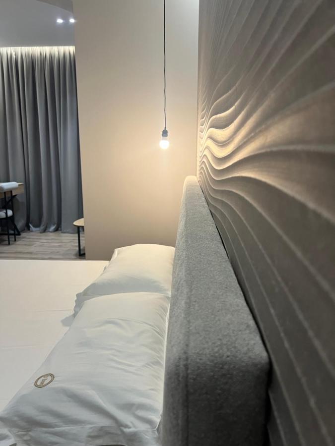 Enzo Rooms & Apartment Blloku ติรานา ภายนอก รูปภาพ