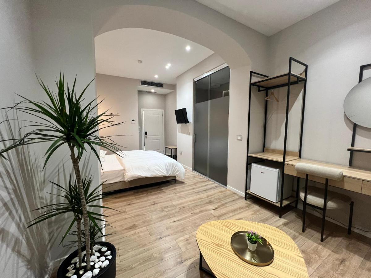 Enzo Rooms & Apartment Blloku ติรานา ภายนอก รูปภาพ