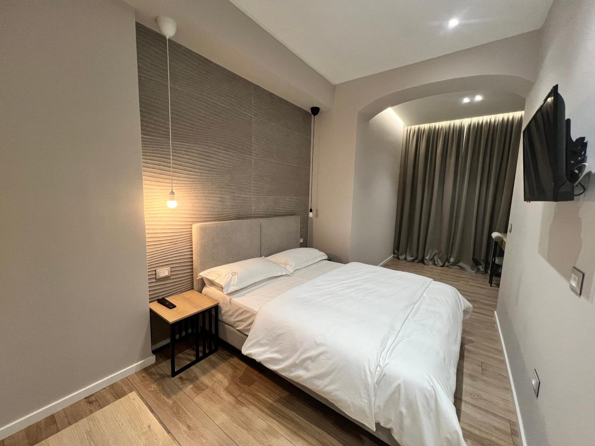 Enzo Rooms & Apartment Blloku ติรานา ภายนอก รูปภาพ
