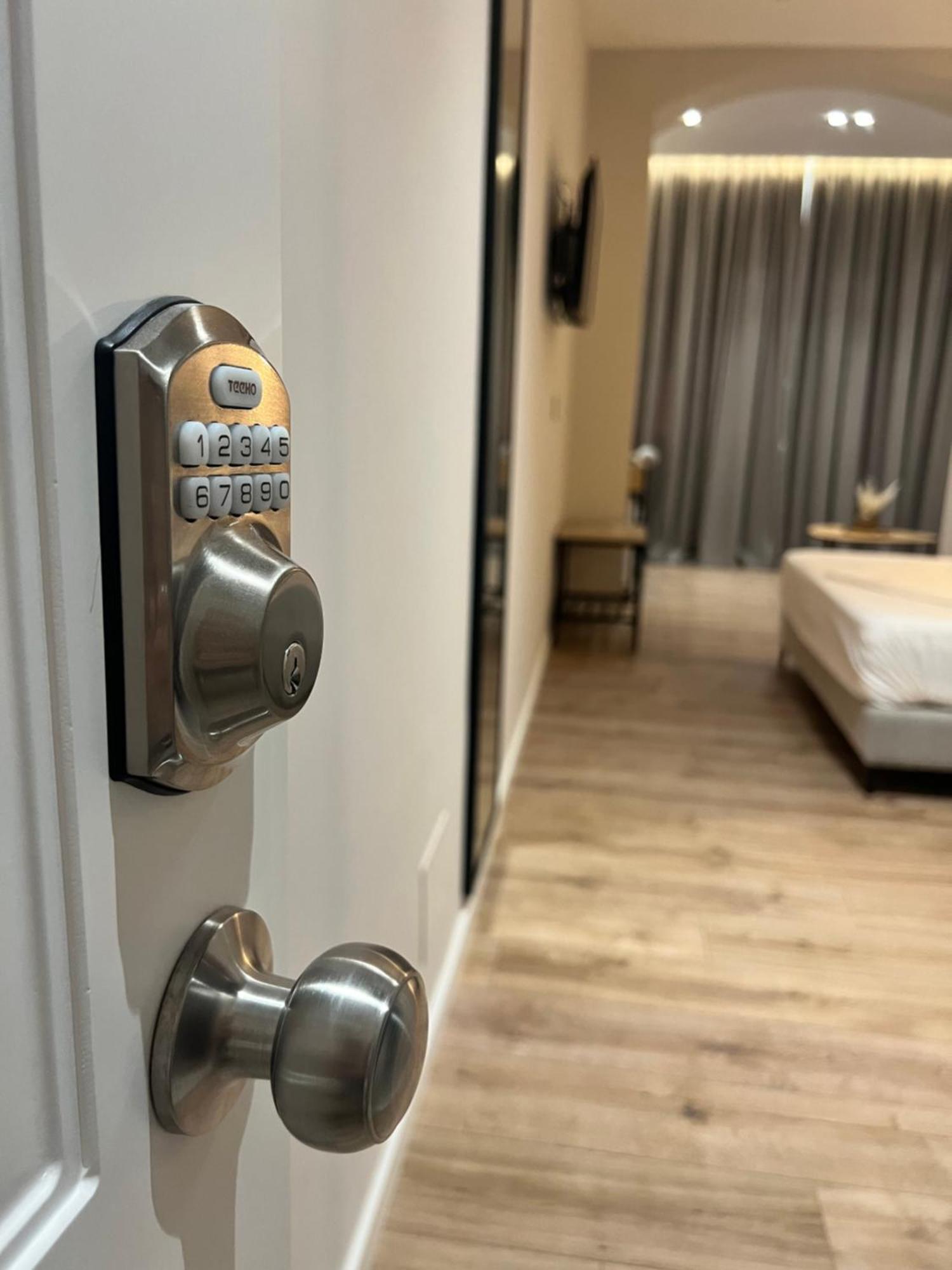 Enzo Rooms & Apartment Blloku ติรานา ภายนอก รูปภาพ